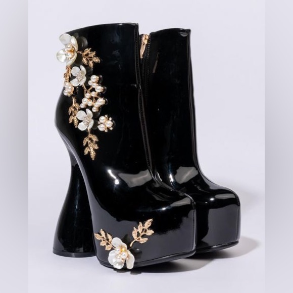 Azalea Wang 3-D Pearl & Gold Flower Black Vegan Patent Leather Chunky Pl… - Picture 4 of 5